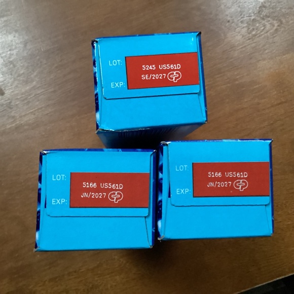 Colgate MaxFresh Ultrafreeze Cool Mint with Breath Strips Toothpaste Bundle - Picture 3 of 6